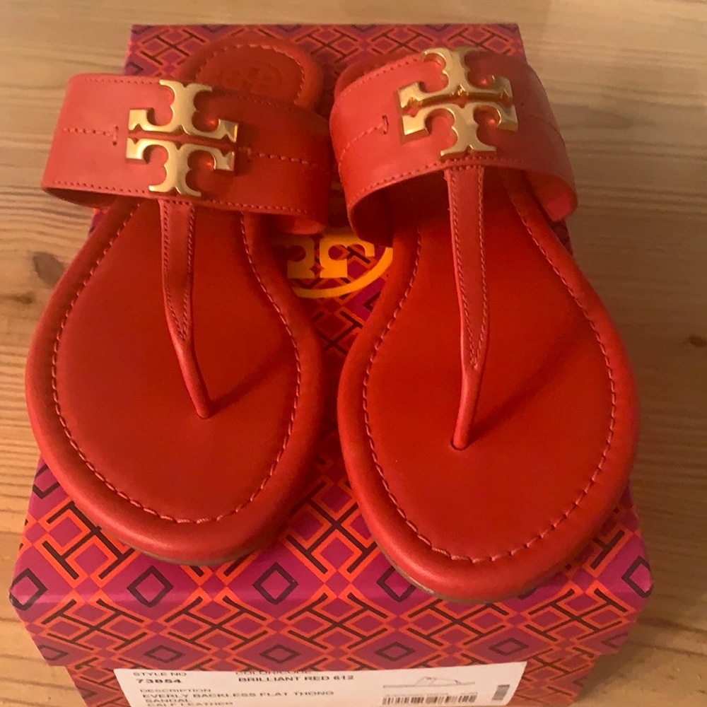 Tory Burch Everly thong sandal. Size 6
